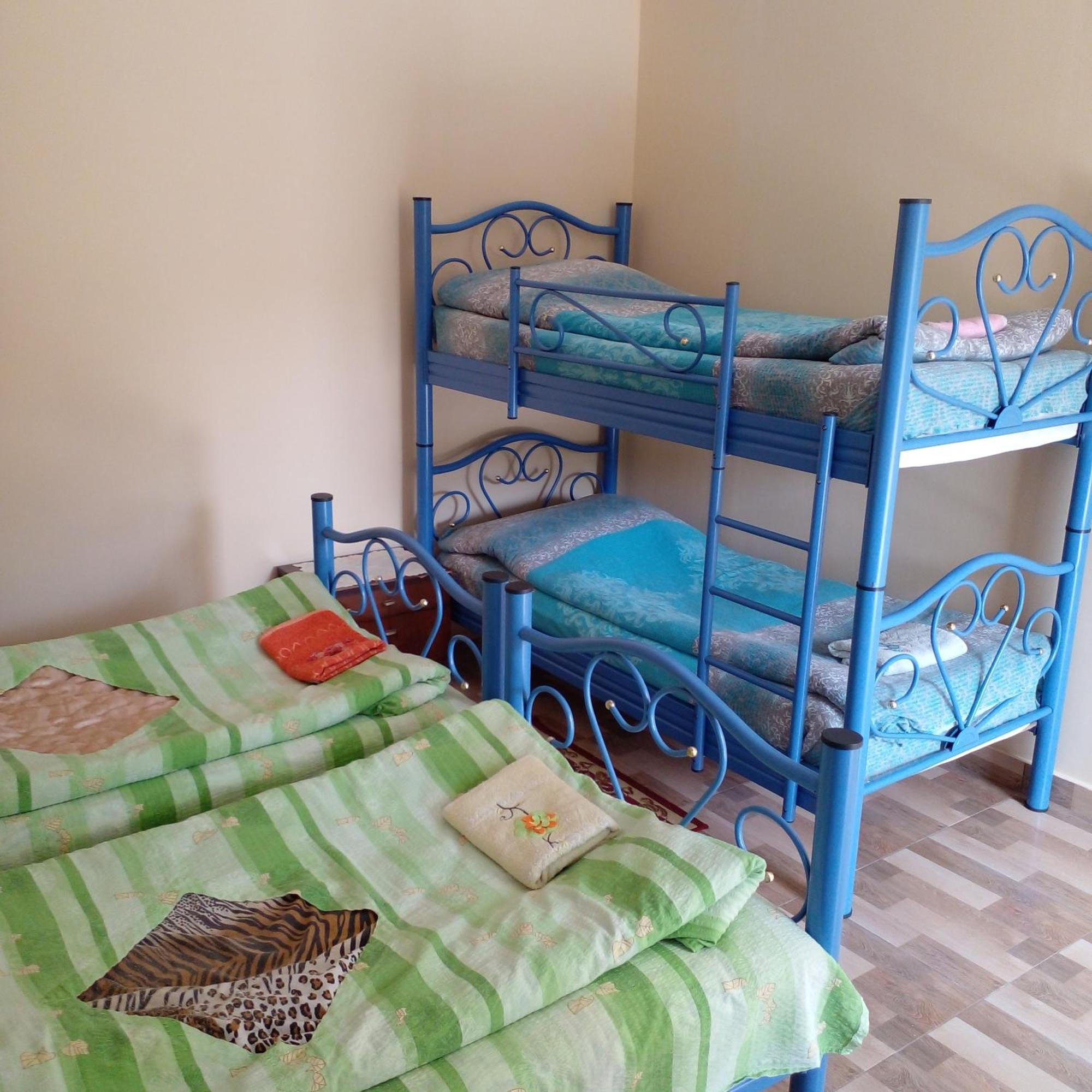 Giorgi'S Homestay Kutaisi Ngoại thất bức ảnh
