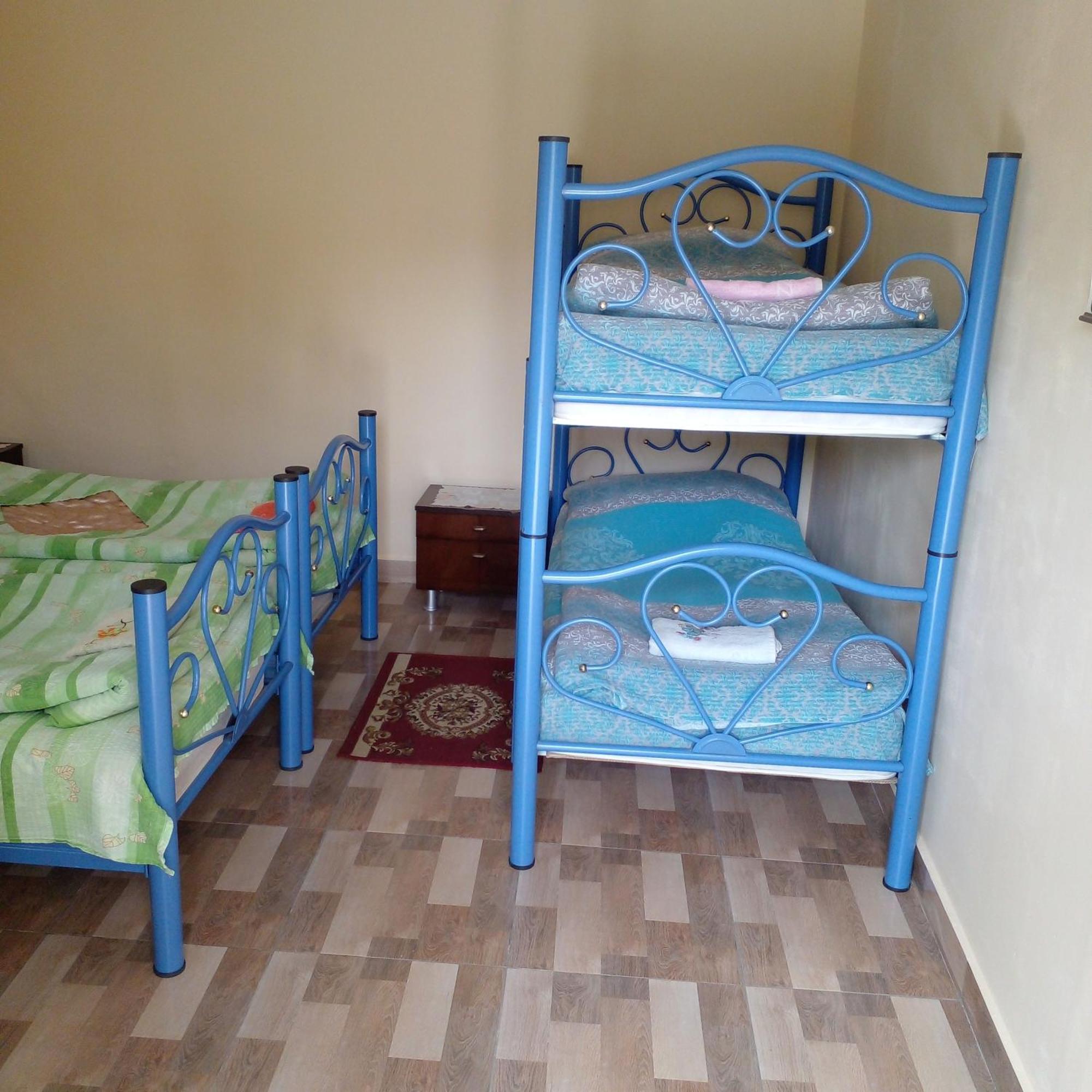 Giorgi'S Homestay Kutaisi Ngoại thất bức ảnh