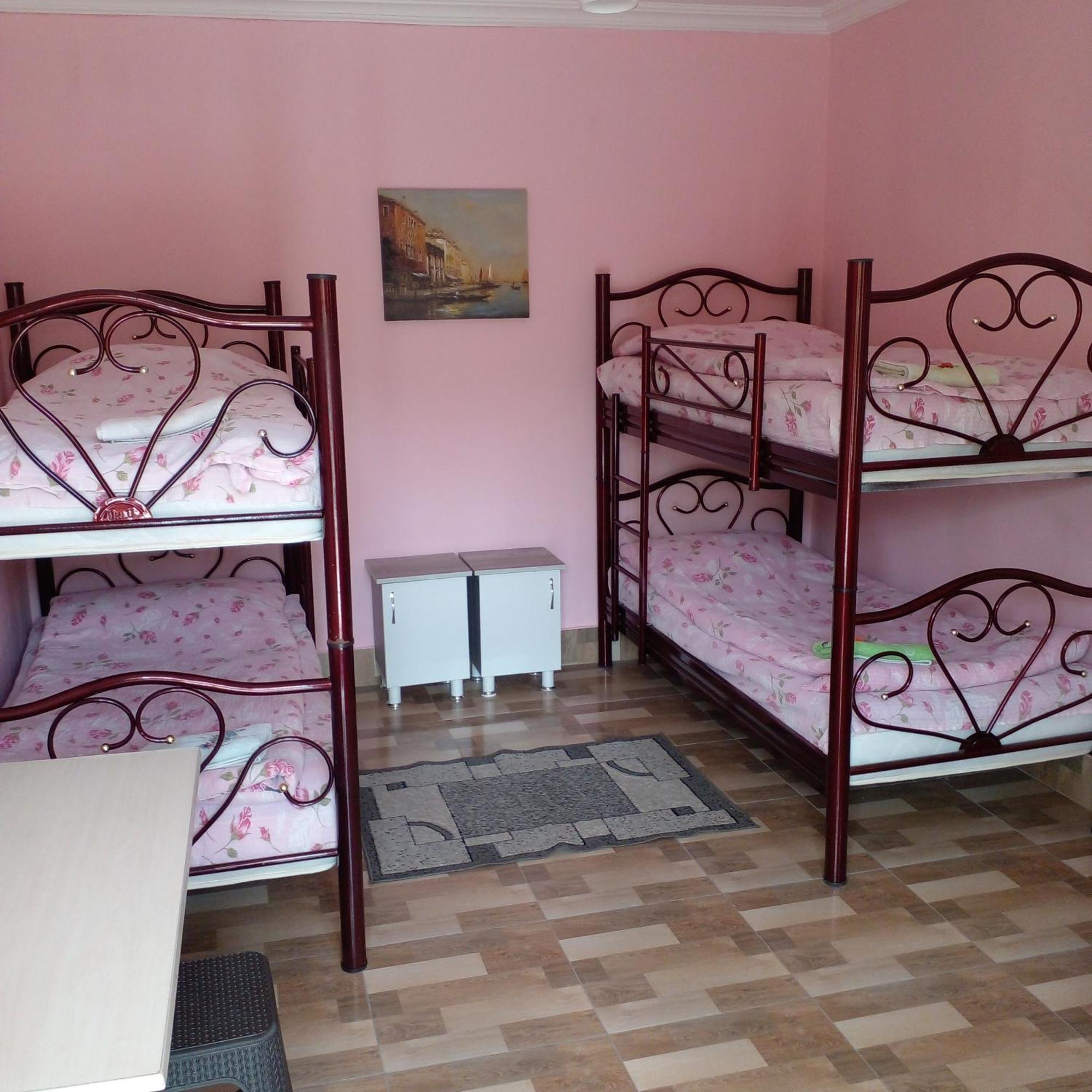 Giorgi'S Homestay Kutaisi Ngoại thất bức ảnh
