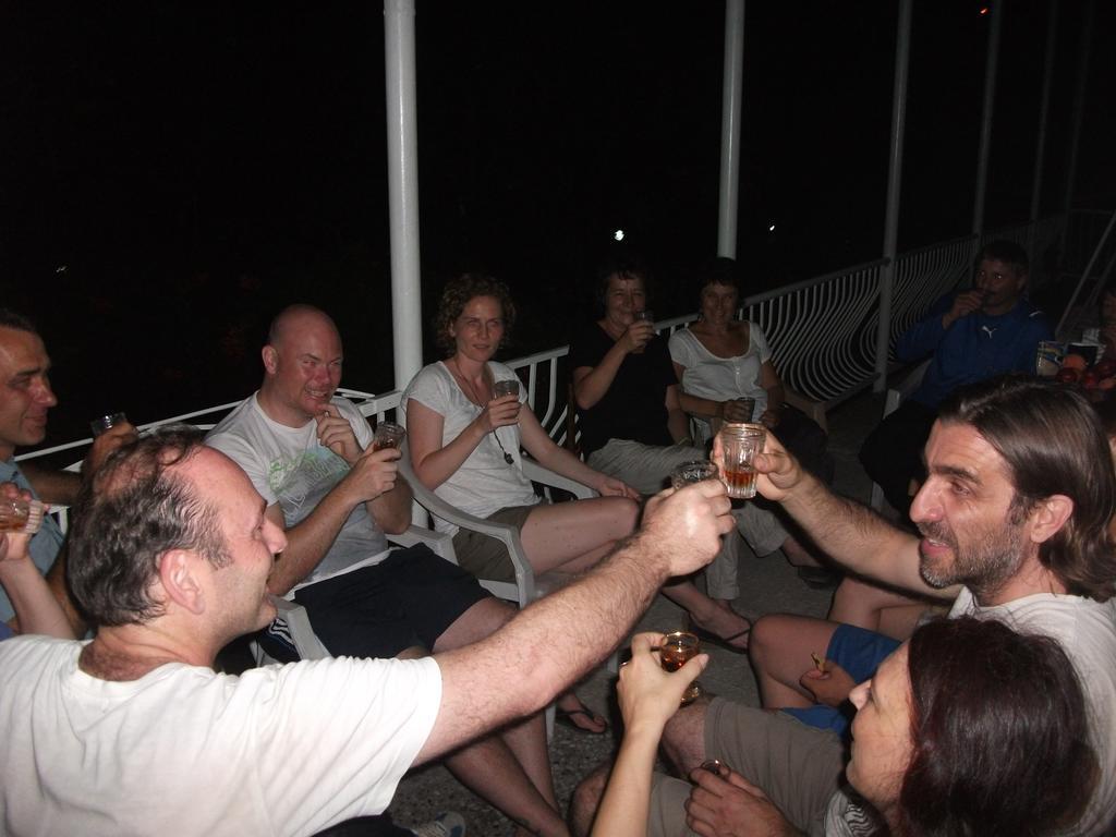 Giorgi'S Homestay Kutaisi Ngoại thất bức ảnh
