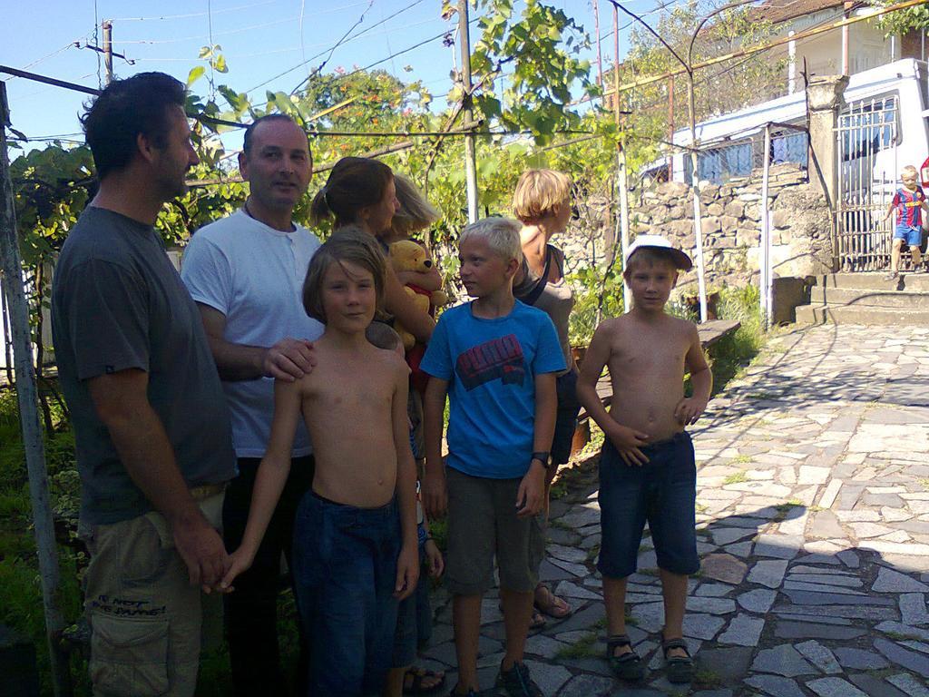Giorgi'S Homestay Kutaisi Ngoại thất bức ảnh