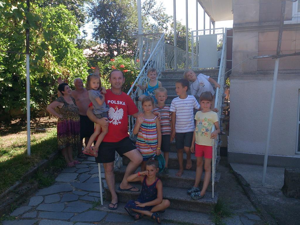 Giorgi'S Homestay Kutaisi Ngoại thất bức ảnh