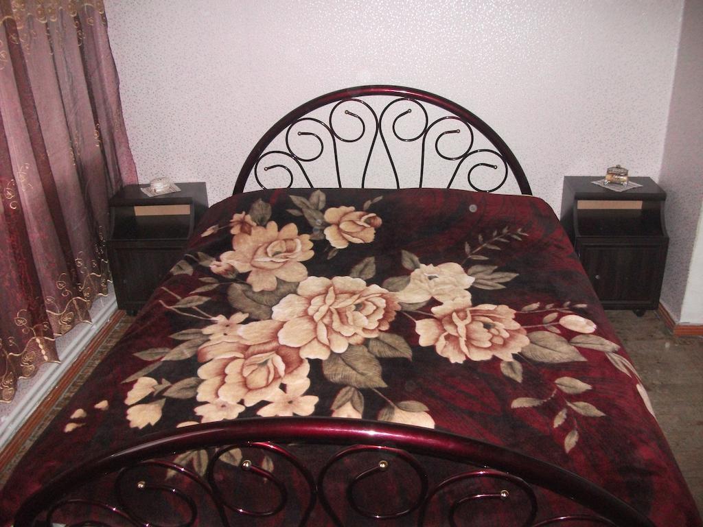 Giorgi'S Homestay Kutaisi Ngoại thất bức ảnh