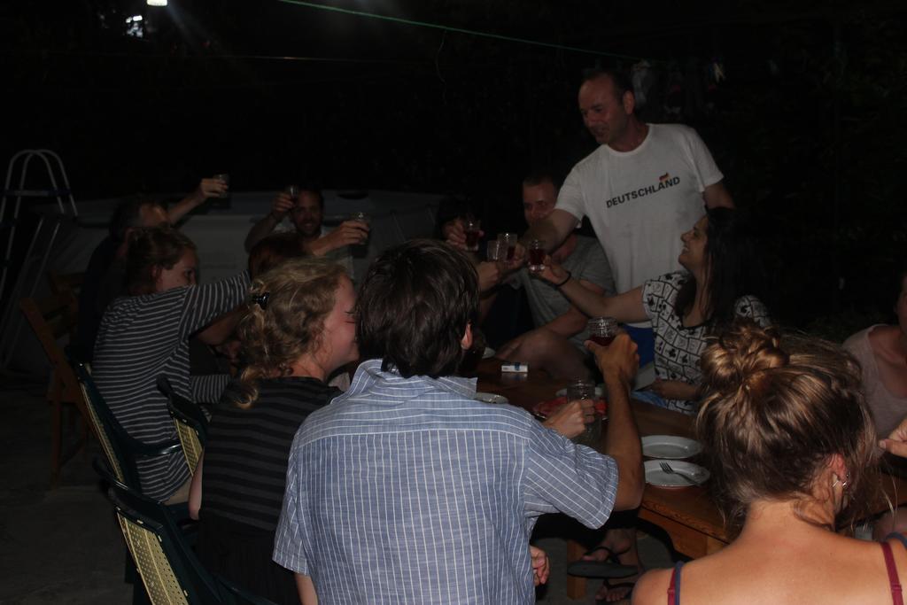 Giorgi'S Homestay Kutaisi Ngoại thất bức ảnh