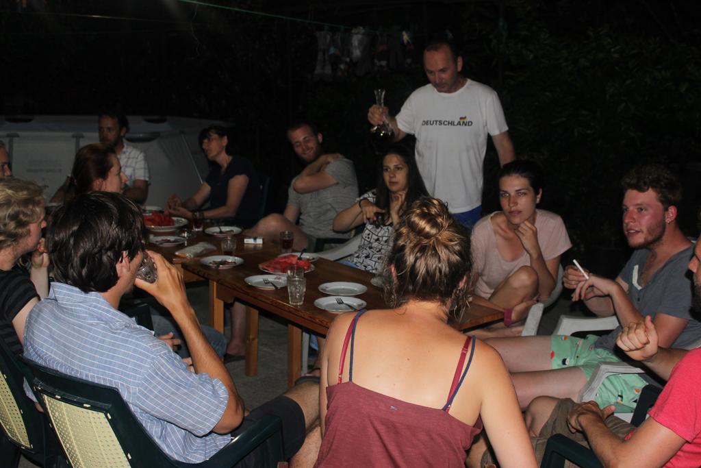 Giorgi'S Homestay Kutaisi Ngoại thất bức ảnh