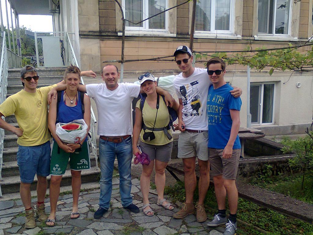 Giorgi'S Homestay Kutaisi Ngoại thất bức ảnh