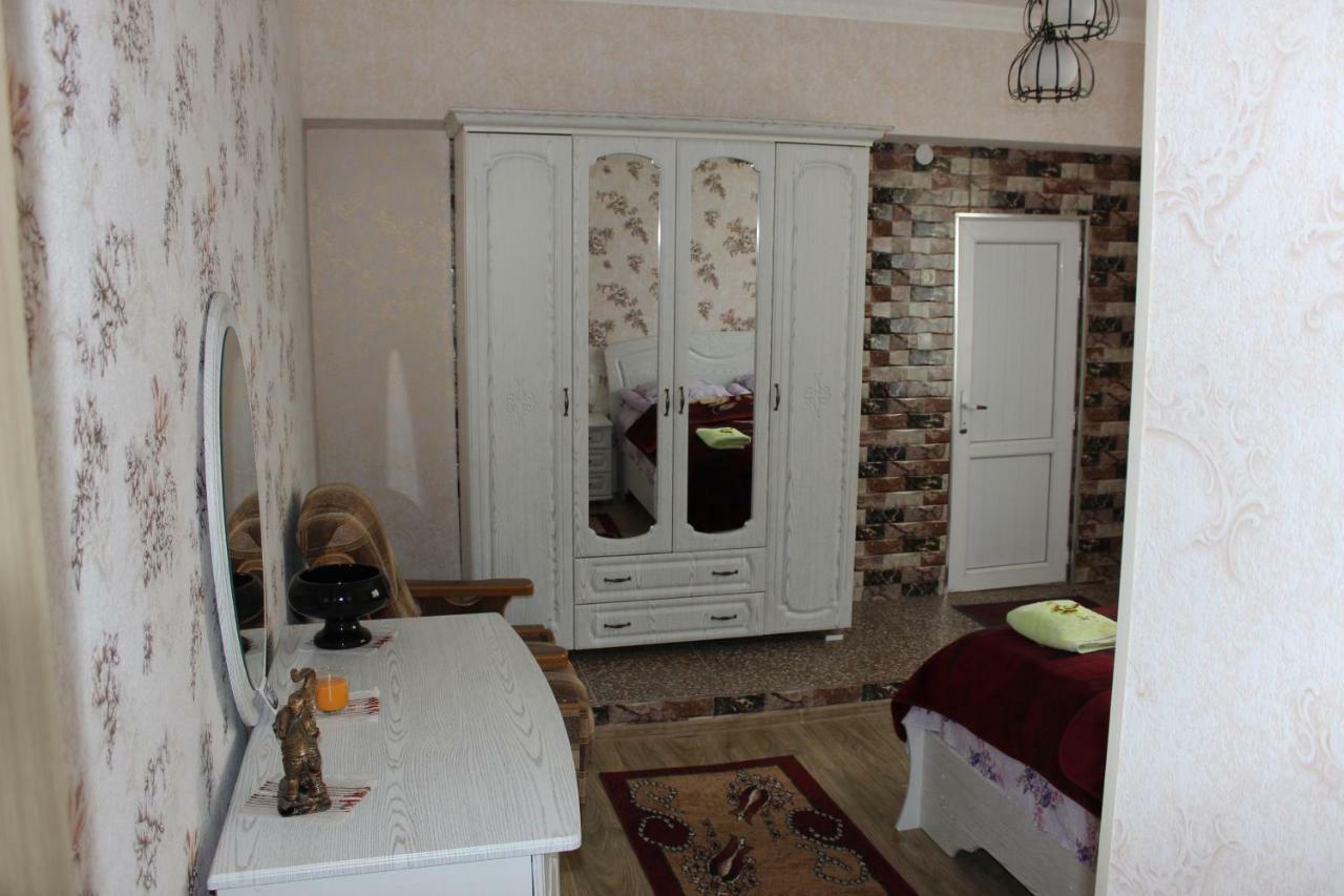 Giorgi'S Homestay Kutaisi Ngoại thất bức ảnh